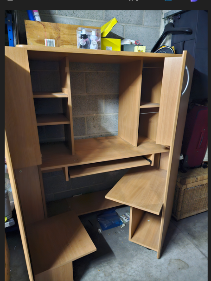 Illustration de Bureau avec portes- ètat impeccable - à emporter