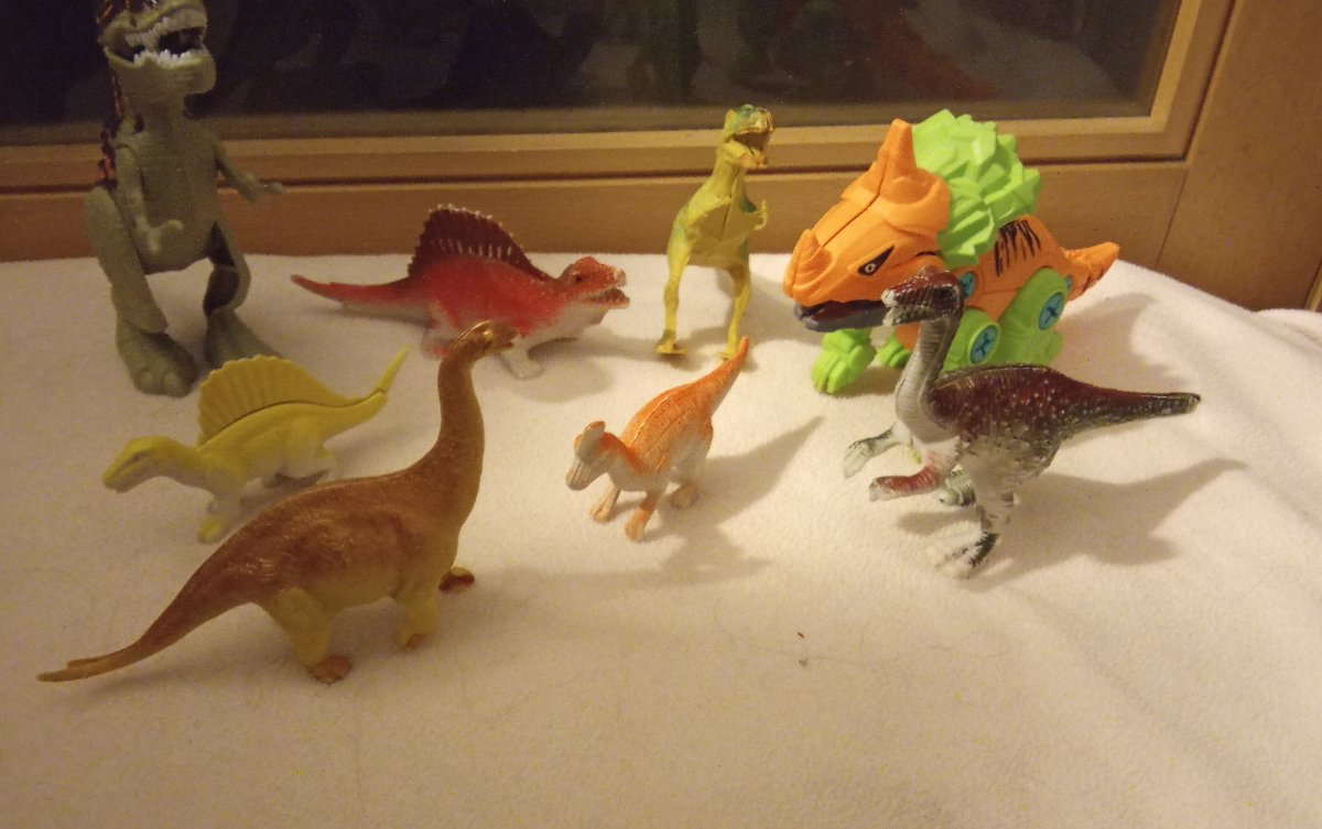 Image Jouet dinosaures / voitures