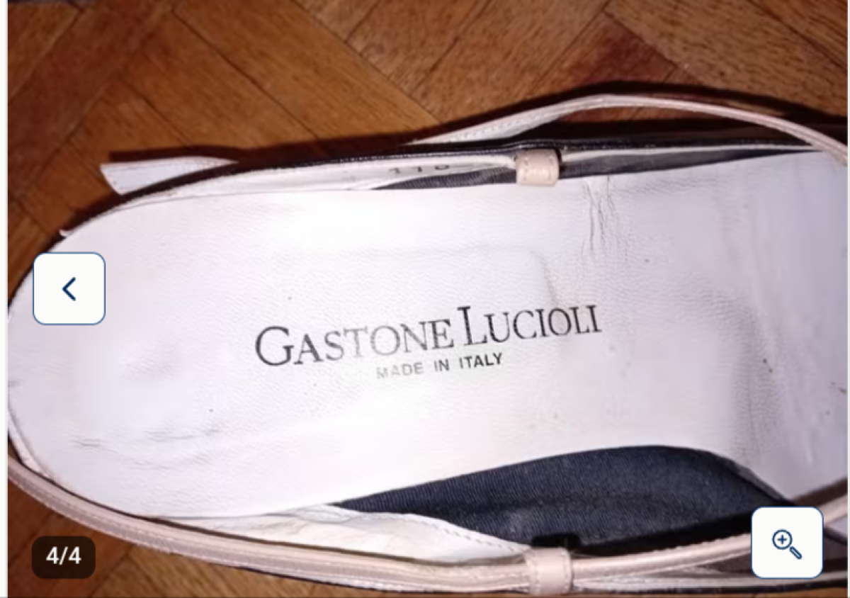 Illustration de Chaussures en cuir pointure 39