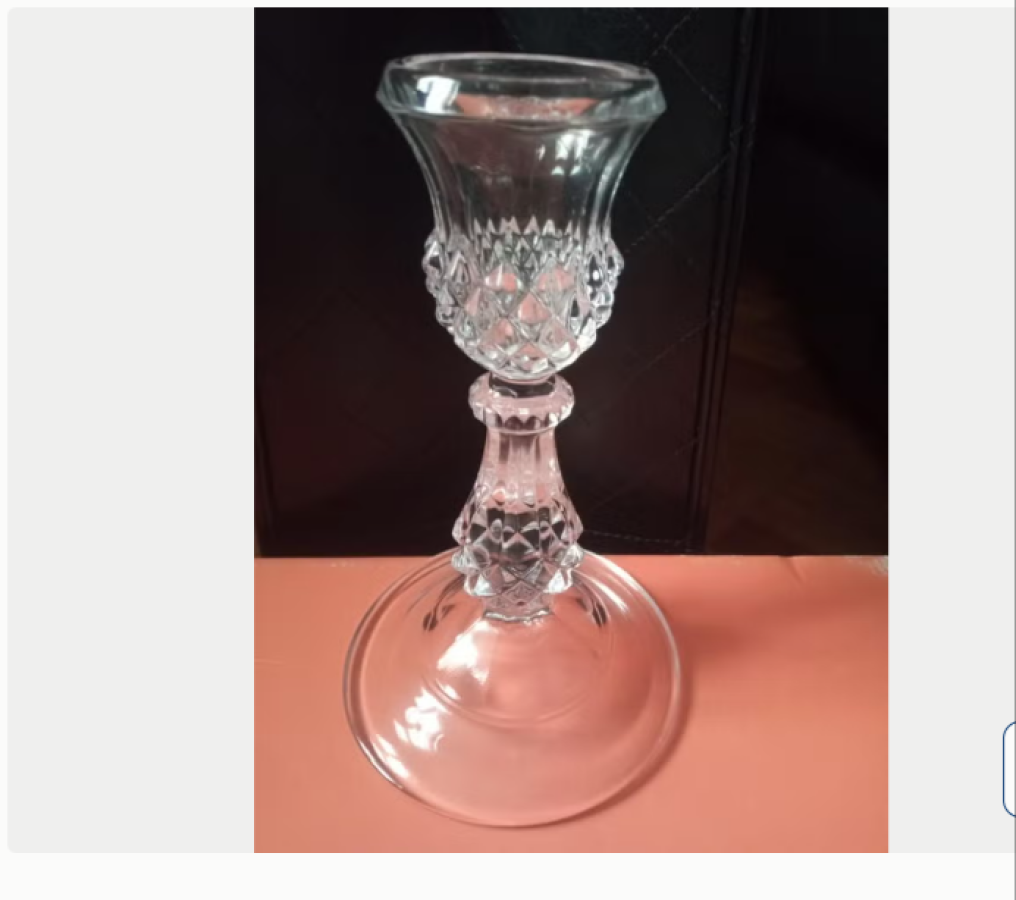 Illustration de Bougeoir en verre vintage