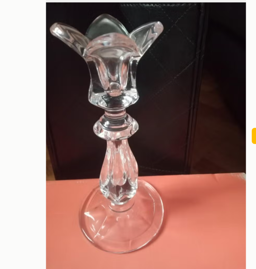 Illustration de Bougeoir vintage en verre
