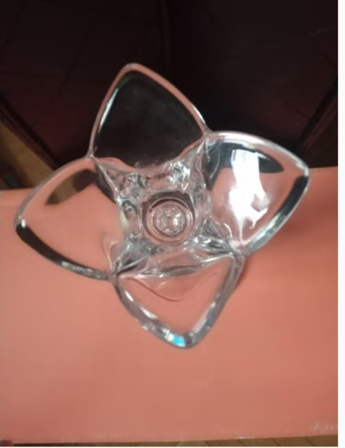 Illustration de Bougeoir vintage en verre
