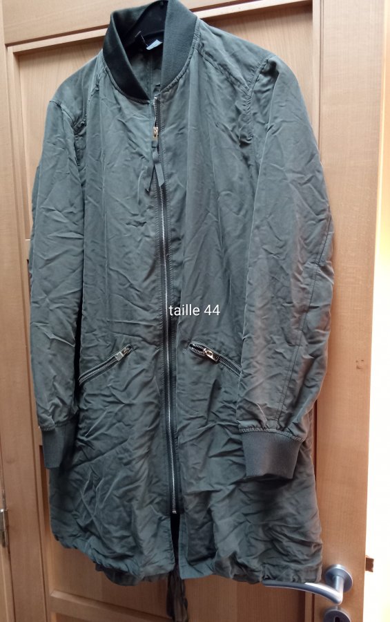 Illustration de Trench taille 44 HM Divided
