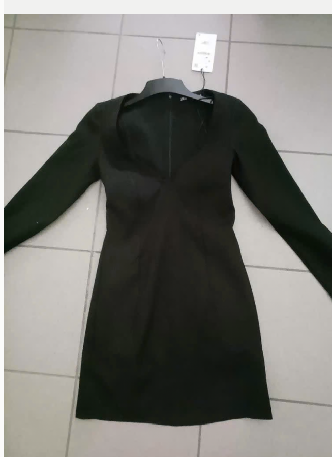 Illustration de Robe noir small zara