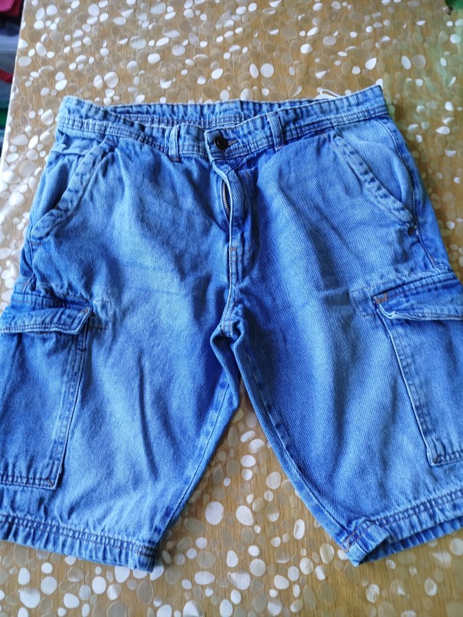 Illustration de Bermuda en jean ado/homme taille S