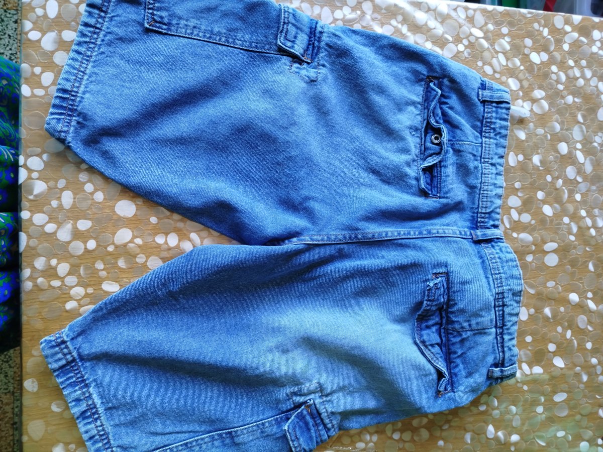 Illustration de Bermuda en jean ado/homme taille S