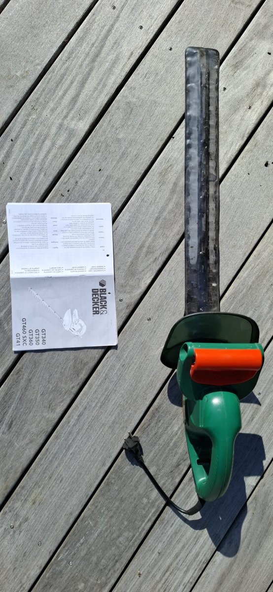 Illustration de Taille-haie BLACK & DECKER GT350 