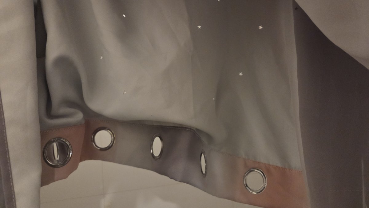 Illustration de Tentures pour chambre enfant