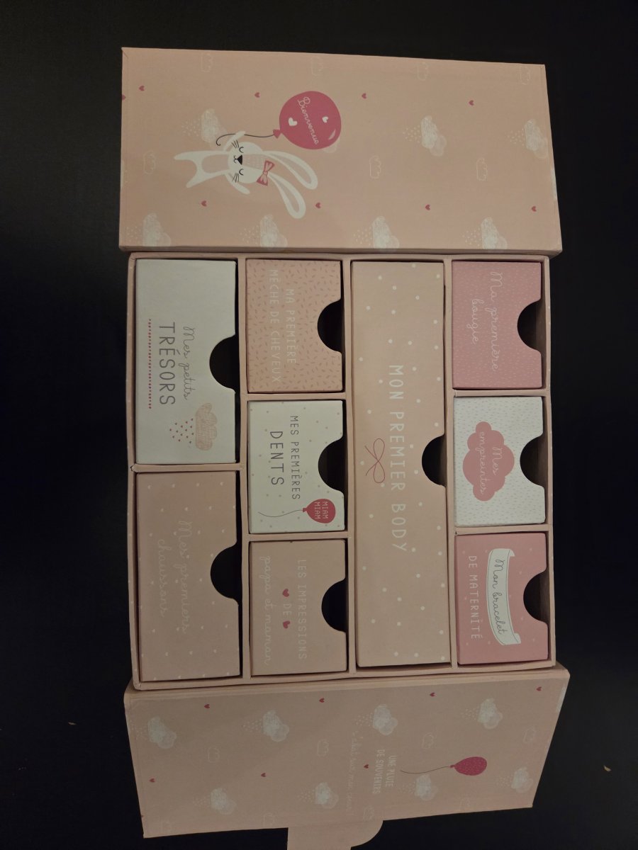 Illustration de Boite a souvenir pour bébé