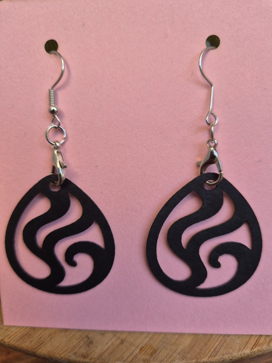 Illustration de Boucles d’oreilles en papier cartonné 