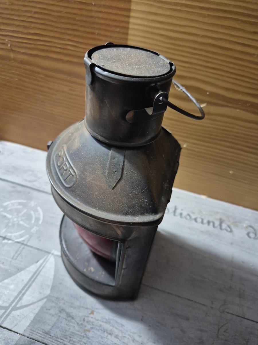 Illustration de Ancien phare de bateau