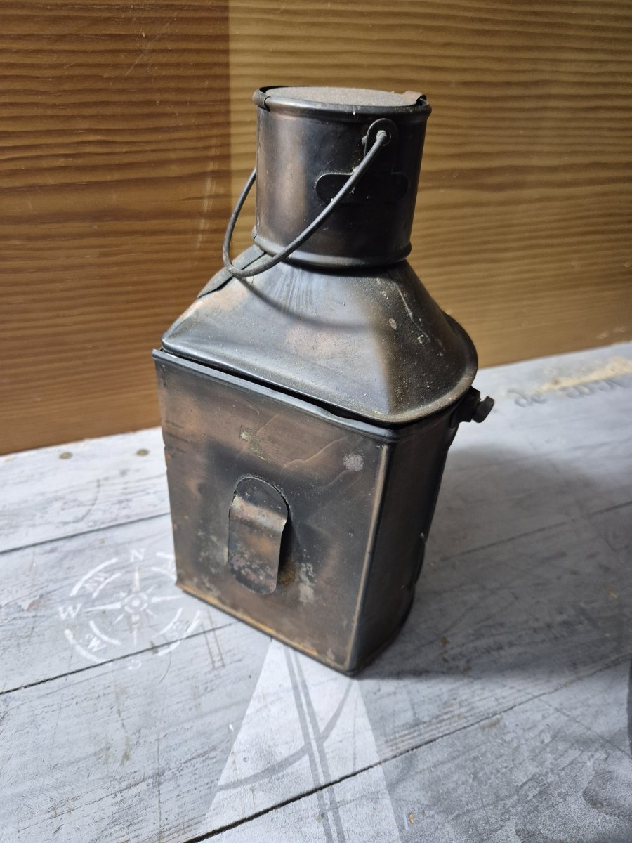 Illustration de Ancien phare de bateau