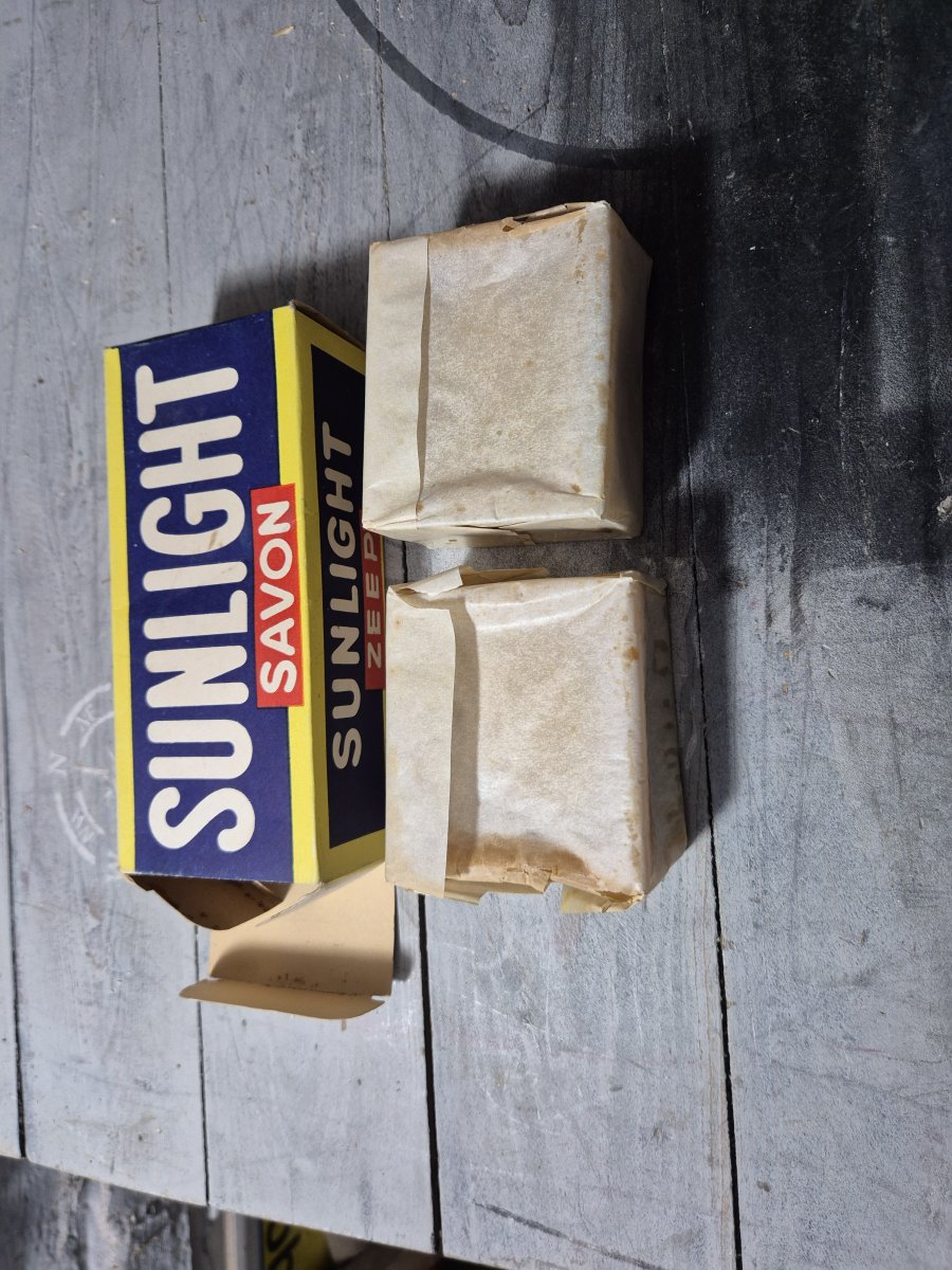 Image Ancien savon Sunlight. Vintange