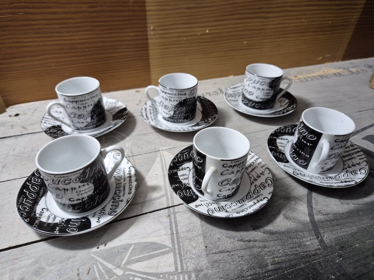 Illustration de 6 Tasses à cappuccinno