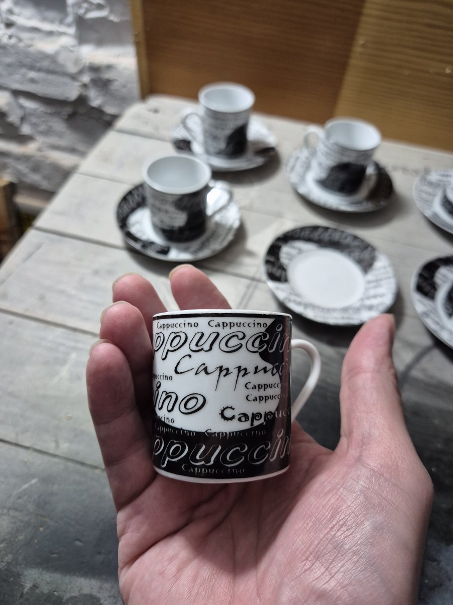 Illustration de 6 Tasses à cappuccinno