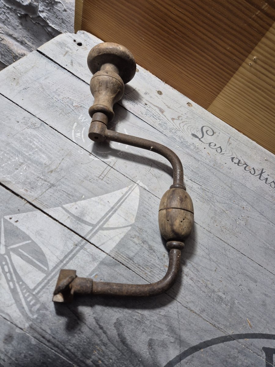 Illustration de Ancienne chignole. En l'état.