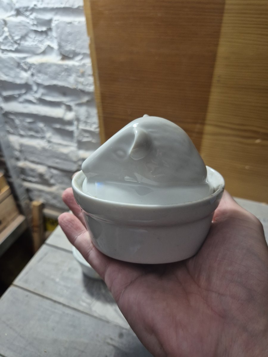 Illustration de 4 petites terrines