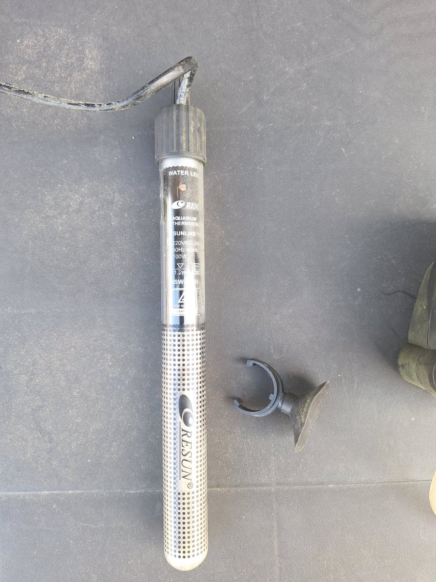 Illustration de Pompe chauffage aquarium et pompe a air 