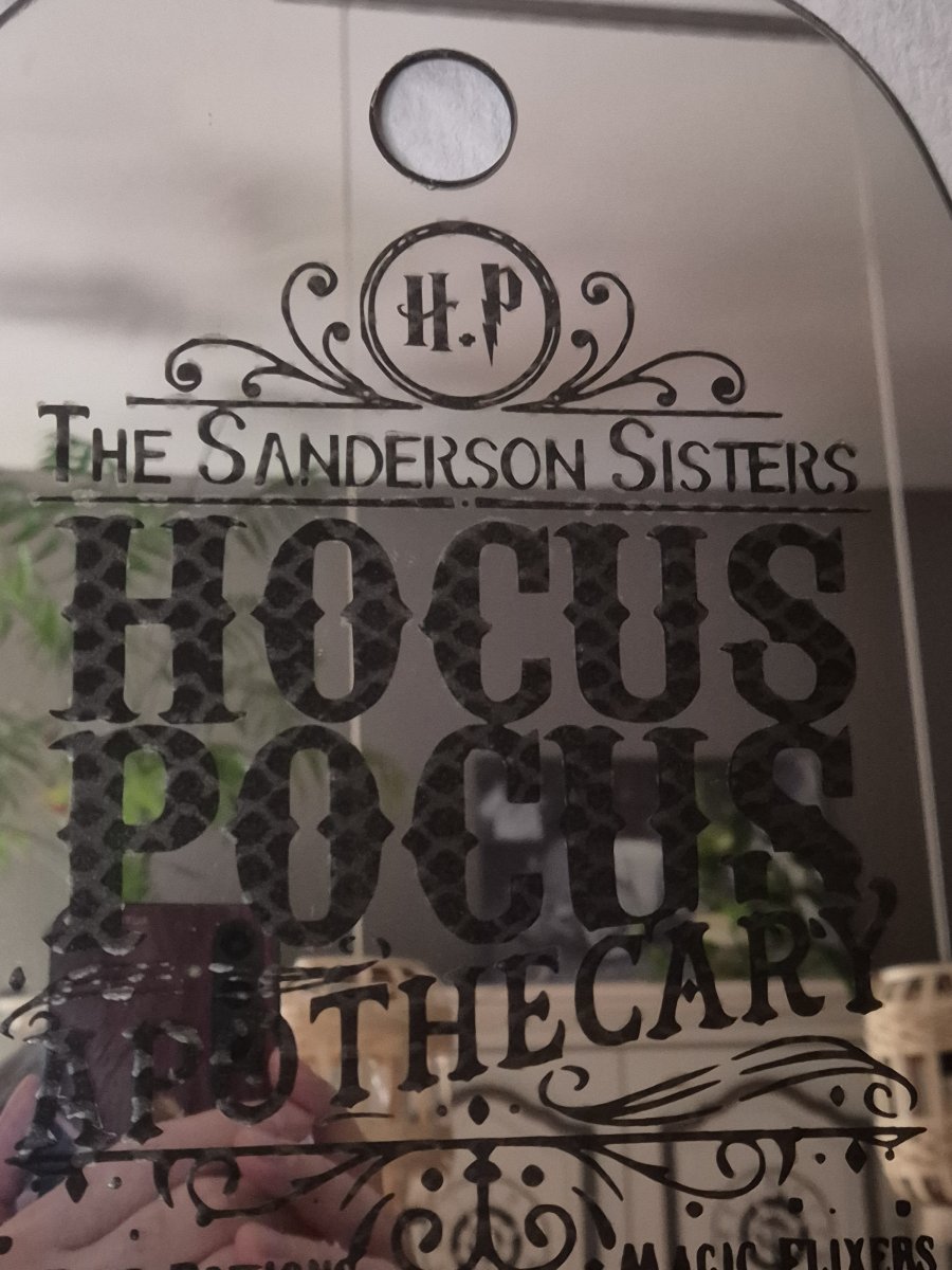 Illustration de Joli miroir avec gravure "Hocus Pocus "