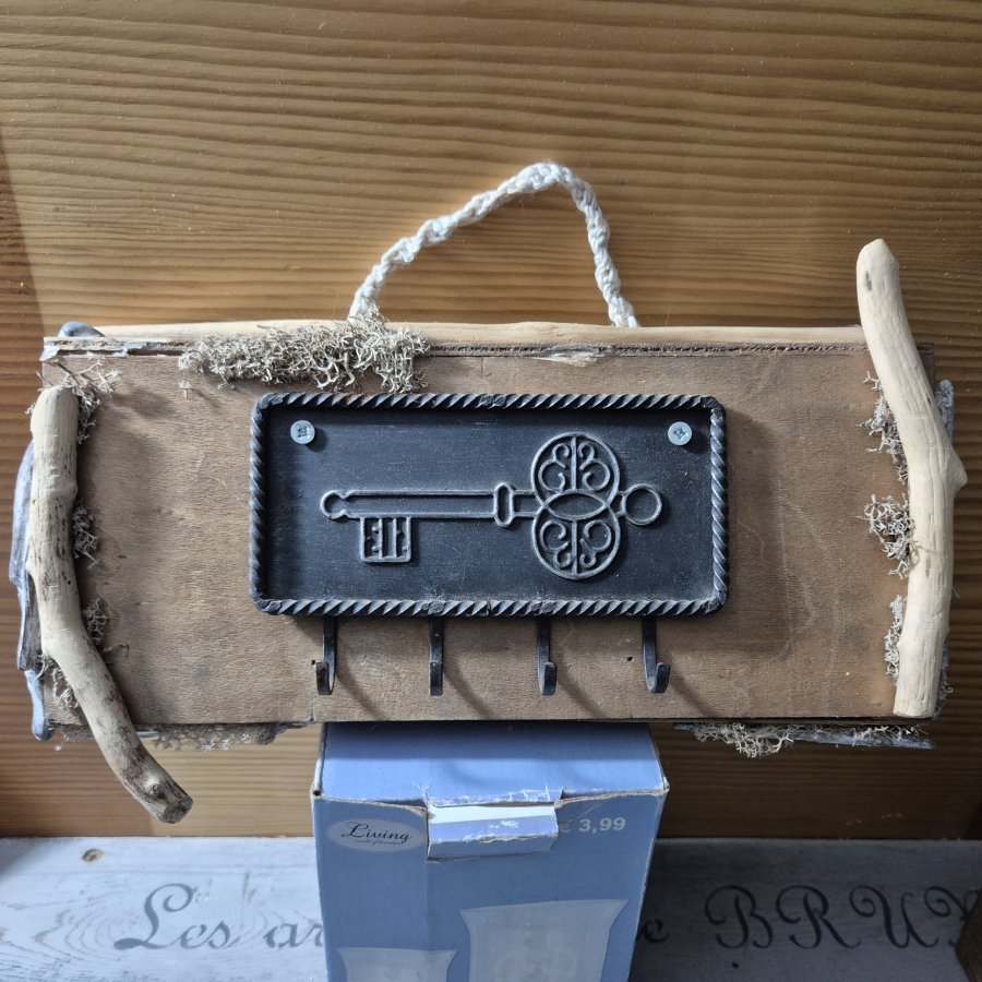 Image Porte clef en bois a accrocher