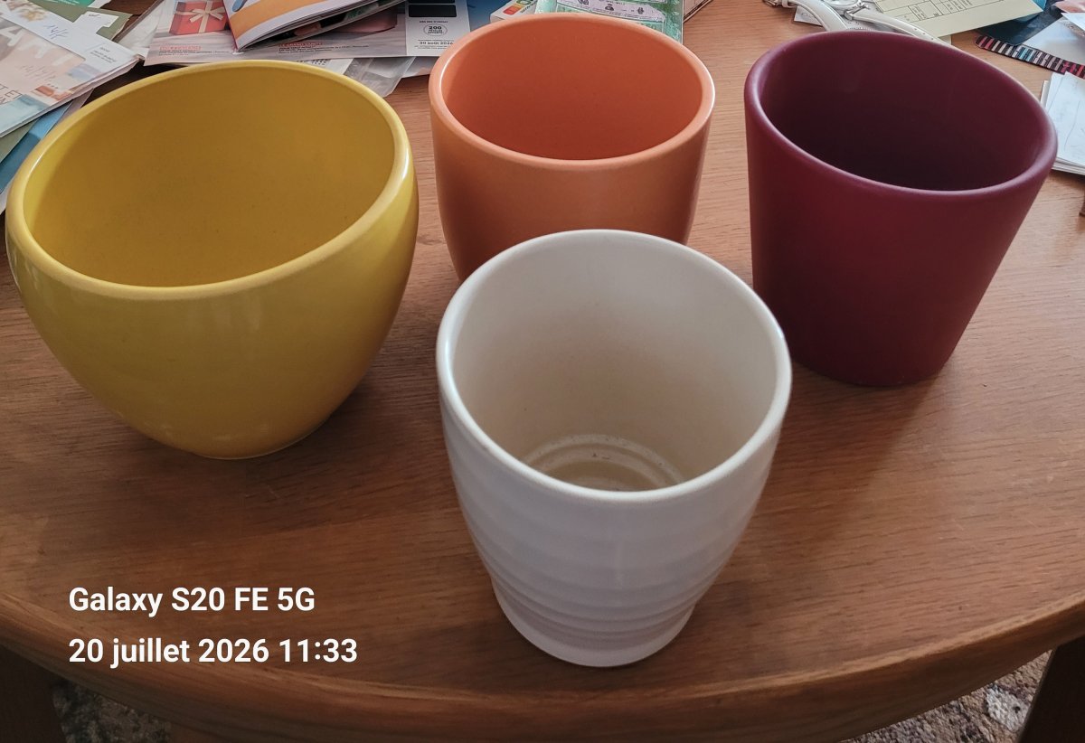 Illustration de Cache pots 12 cm de haut