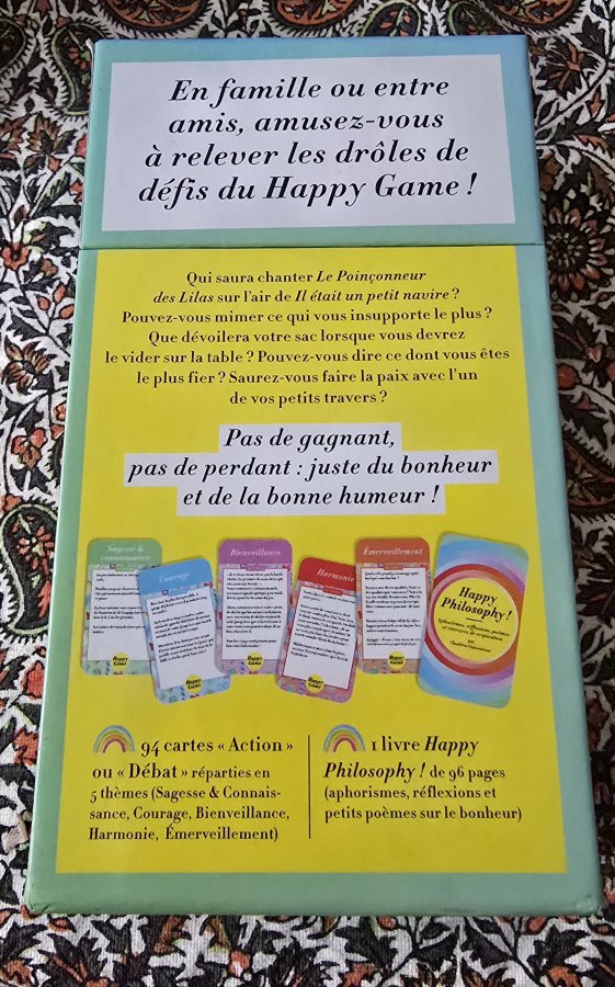 Illustration de Jeu de 94 cartes action ou débat + livre happy philosophy