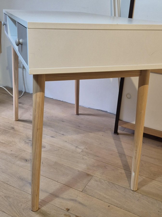 Image Joli bureau enfant-ado