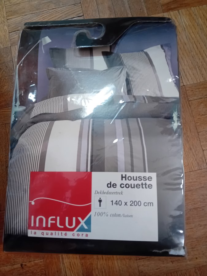 Illustration de Housse couette en coton