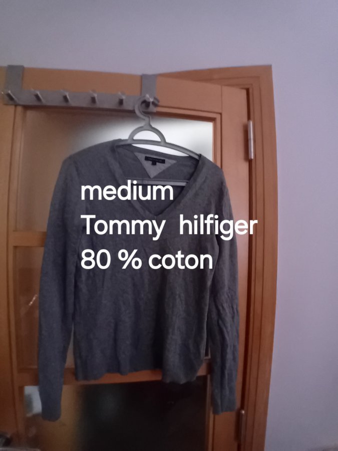 Illustration de Pull gris Medium