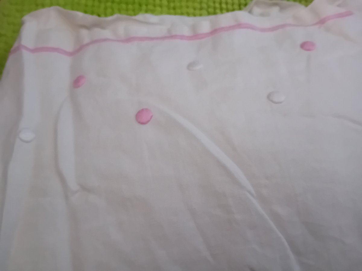 Illustration de Drap ancien brodé en coton