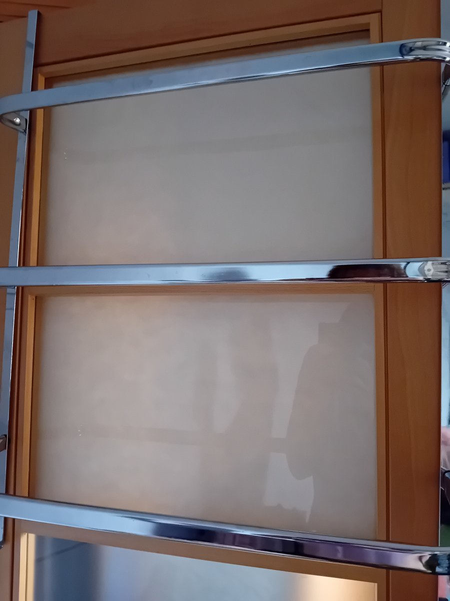 Illustration de Porte serviette salle de bain