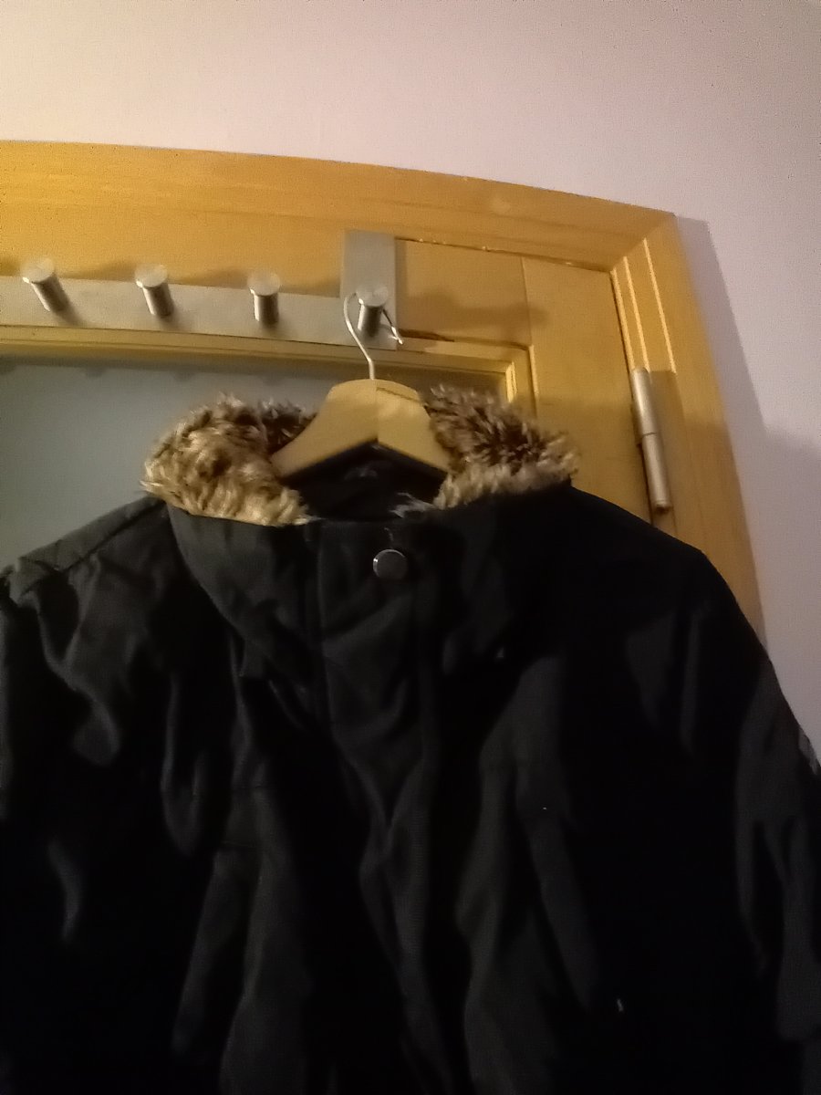 Illustration de Manteau parka noir esprit Medium