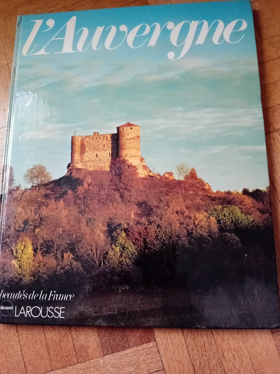 Illustration de Livre l Auvergne/ Bretagne