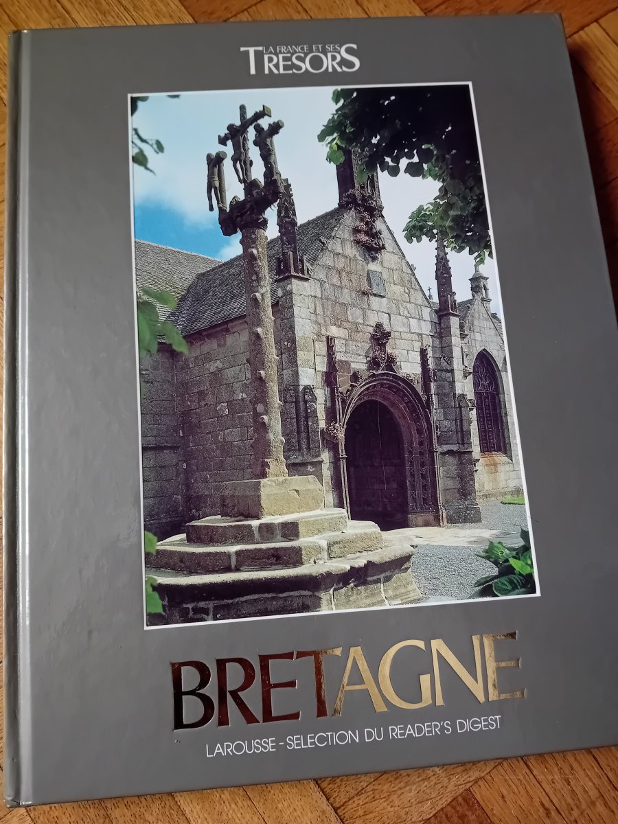 Illustration de Livre l Auvergne/ Bretagne