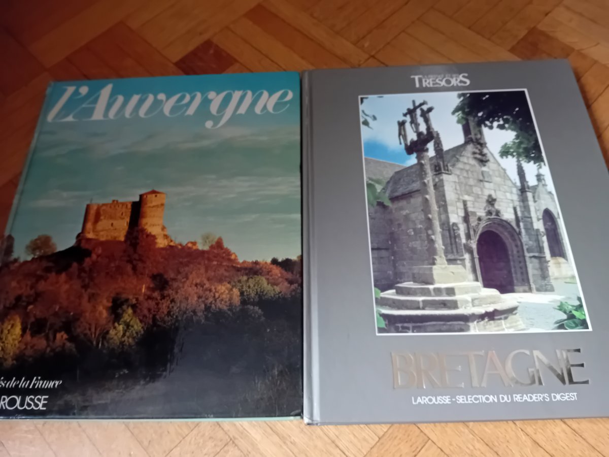 Illustration de Livre l Auvergne/ Bretagne