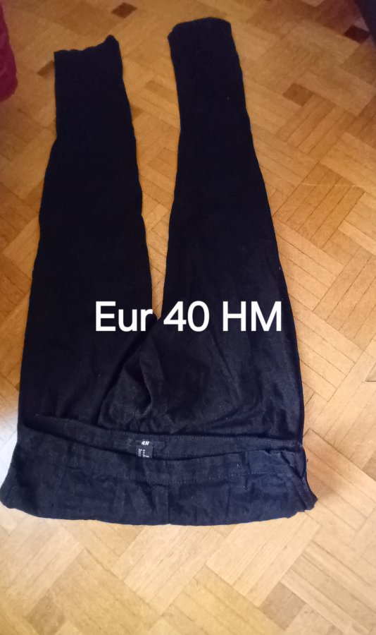 Illustration de Plusieurs Pantalon/ jeans femme