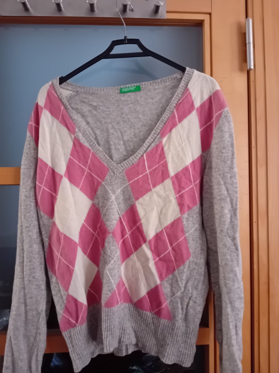 Illustration de Pull en laine medium benetton