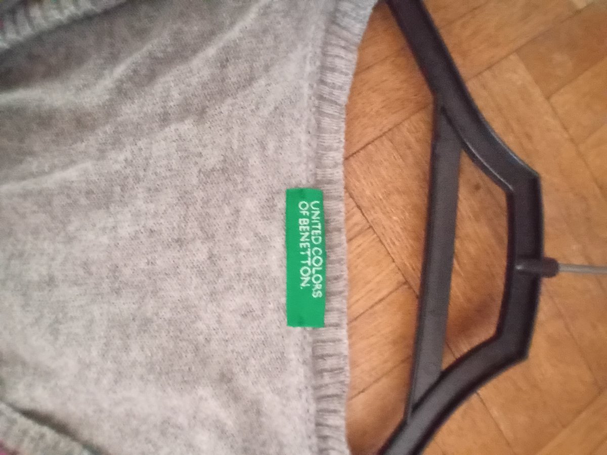 Illustration de Pull en laine medium benetton