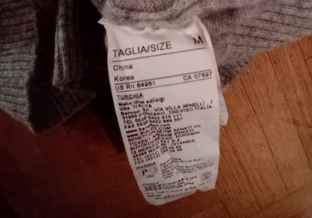 Illustration de Pull en laine medium benetton