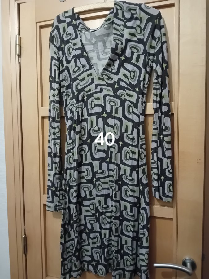 Illustration de Robe taille 40