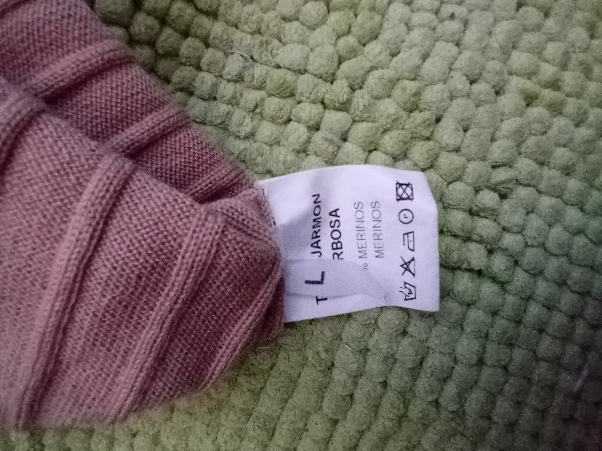 Illustration de Pull large en laine