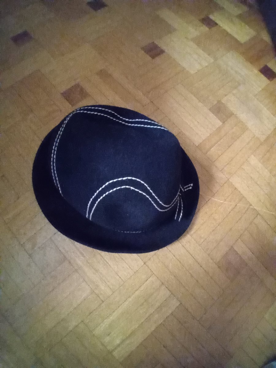 Illustration de Chapeau beu foncé vintage