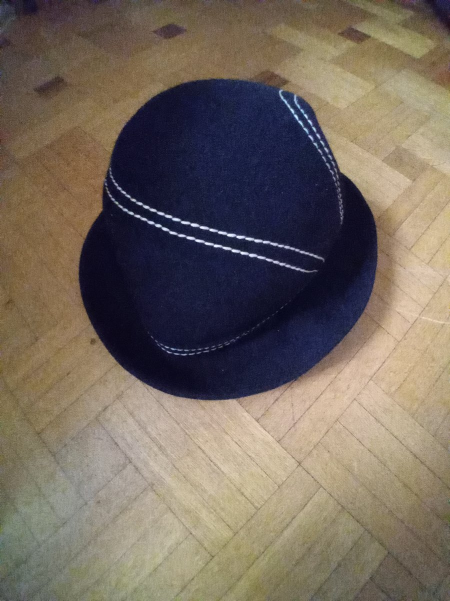 Illustration de Chapeau beu foncé vintage
