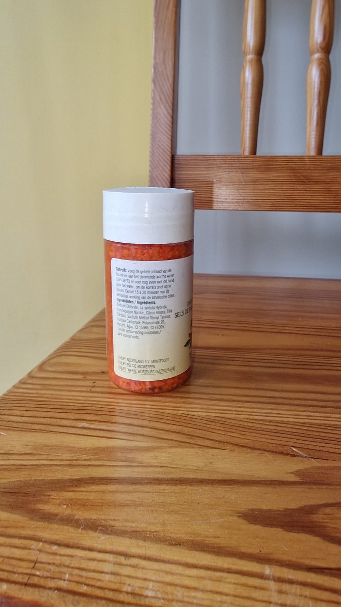 Illustration de Sels de bain oranger et fleurs de tilleul