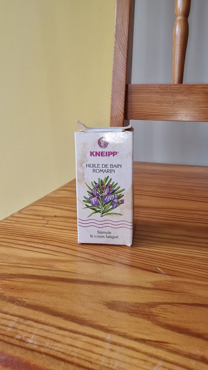 Illustration de Huile de bain romarin