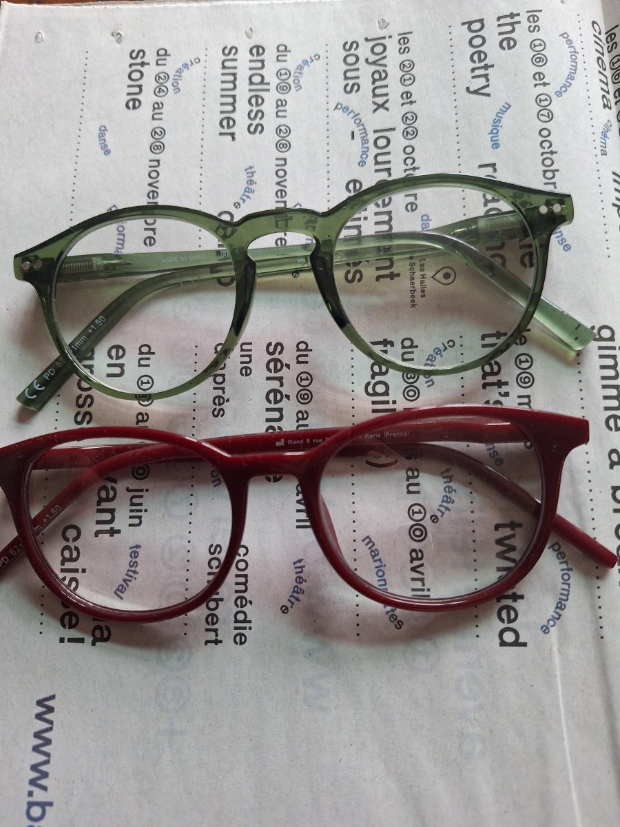 Illustration de Paire de lunettes de lecture correction 1,5