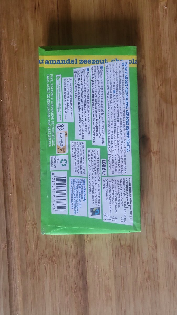 Illustration de Tablette de chocolat Tony's amandes & sel de mer