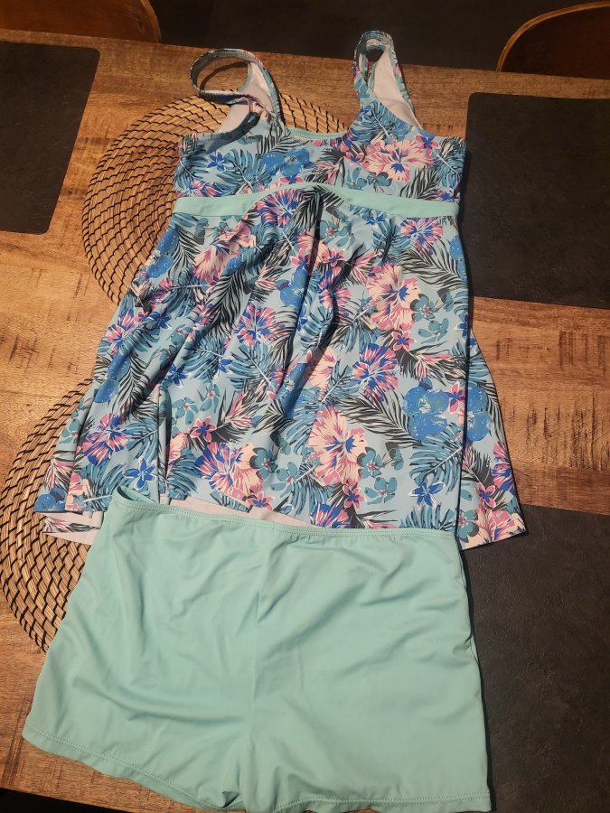 Illustration de Maillot de bain L neuf