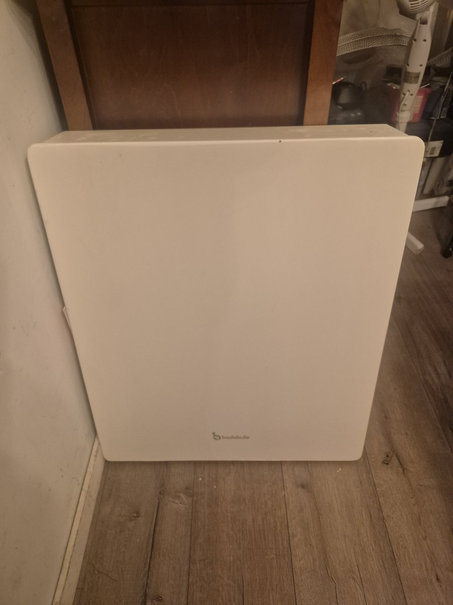 Illustration de Relaxe et table à langer, gratuit à donner , je n'ai