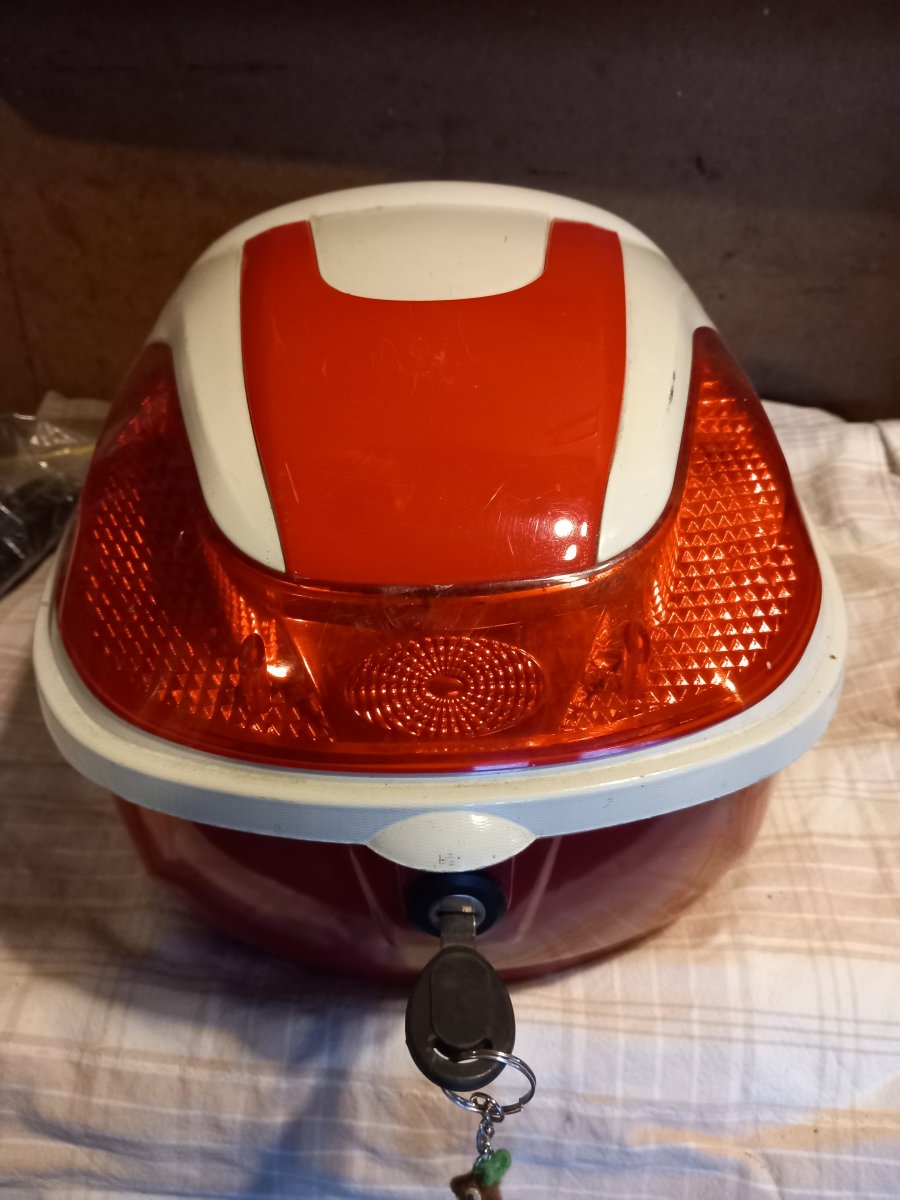 Illustration de Boite a casque velo